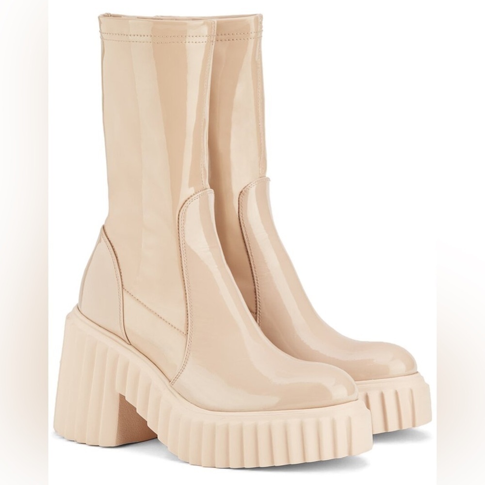 AGL Tiggy Stretch Patent Bootie NWOT